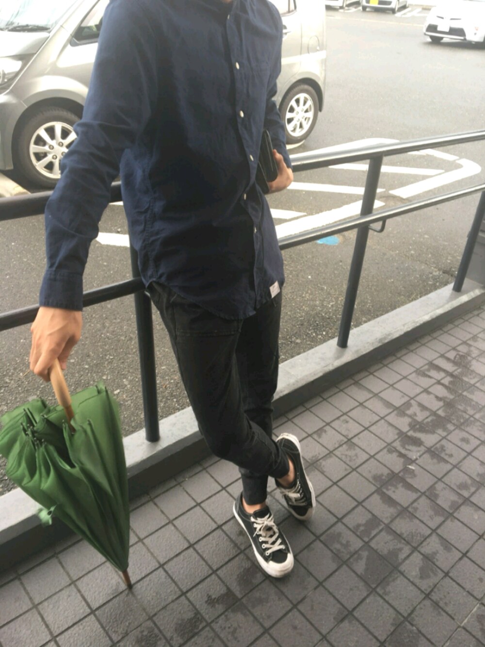 「GUのアイテム（シャツ/ブラウス、パープル系）」を使った、こうたさん（メンズ・164cm）の春コーディネートの1枚目の写真