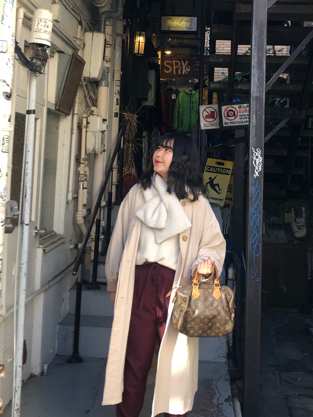 ステンカラーコートを使った「下北沢」のレディース人気ファッション 