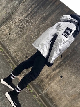 「アイテム（マウンテンパーカー、シルバー系）」を使った、shoさん（メンズ・169cm）の春コーディネート