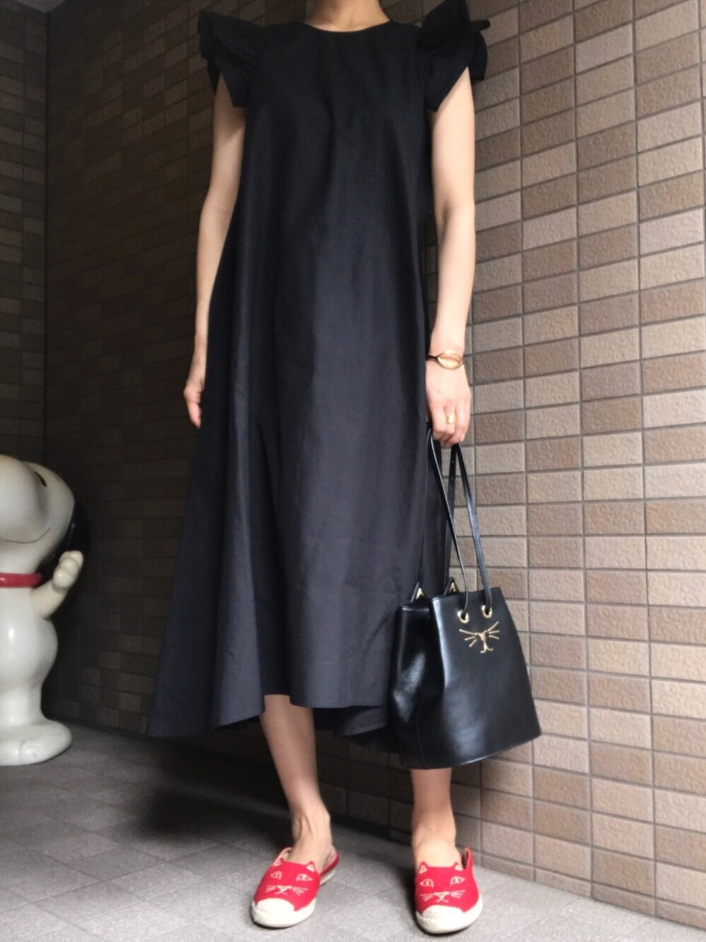「エスパドリーユ、黒ワンピ、ネコ、Kitty」｜「SOFIE D'HOOREのアイテム（ワンピース、ブラック系）」を使った、おにこ🍙さん（レディース・160cm）の夏コーディネートの1枚目の写真