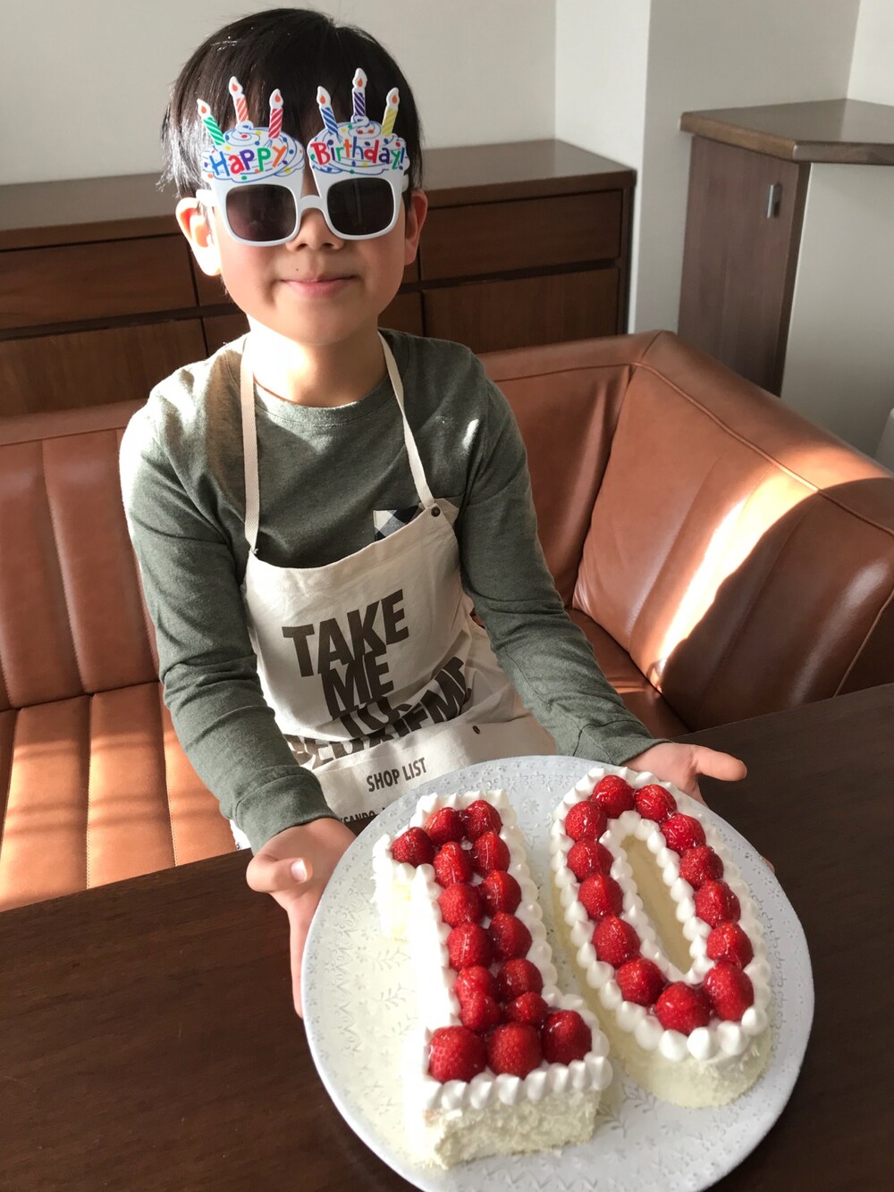 「10歳、誕生日、エプロン、ケーキ」｜「BURBERRYのアイテム（Tシャツ/カットソー、グリーン系）」を使った、おにこ🍙さん（キッズ・135cm）の冬コーディネートの1枚目の写真