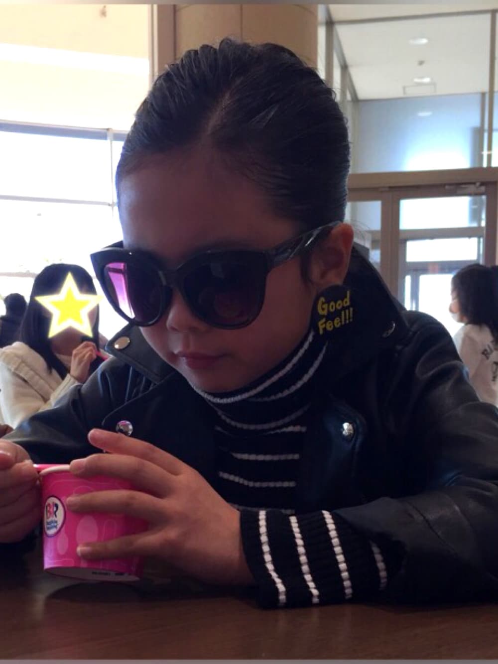 「キッズコーデ、ZARA KIDS」｜「ZARAのアイテム（ライダースジャケット、ブラック系）」を使った、UIさん（キッズ・125cm）の冬コーディネートの1枚目の写真