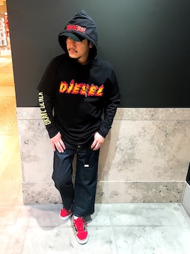 「DIESEL（ディーゼル）の00SA680EADQ（Tシャツ/カットソー、ブラック系）」を使った、J.yaanooさん（メンズ・165cm）の冬コーディネート