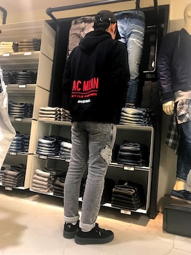 「DIESEL（ディーゼル）の00SE2S0689D（デニムパンツ、グレー系）」を使った、J.yaanooさん（メンズ・165cm）の春コーディネート