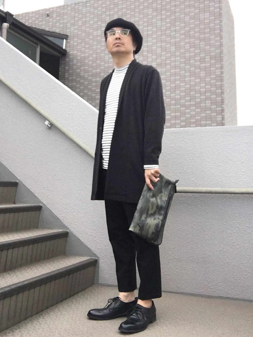 「ベレー帽、クラッチバッグ、コーディガン、ベレー帽推奨委員会」｜「WEGOのWEGO/起毛ハイネックカットソー（Tシャツ/カットソー、ホワイト系）」を使った、Taka＠TeamSixtiesさん（メンズ・169cm）の冬コーディネートの1枚目の写真