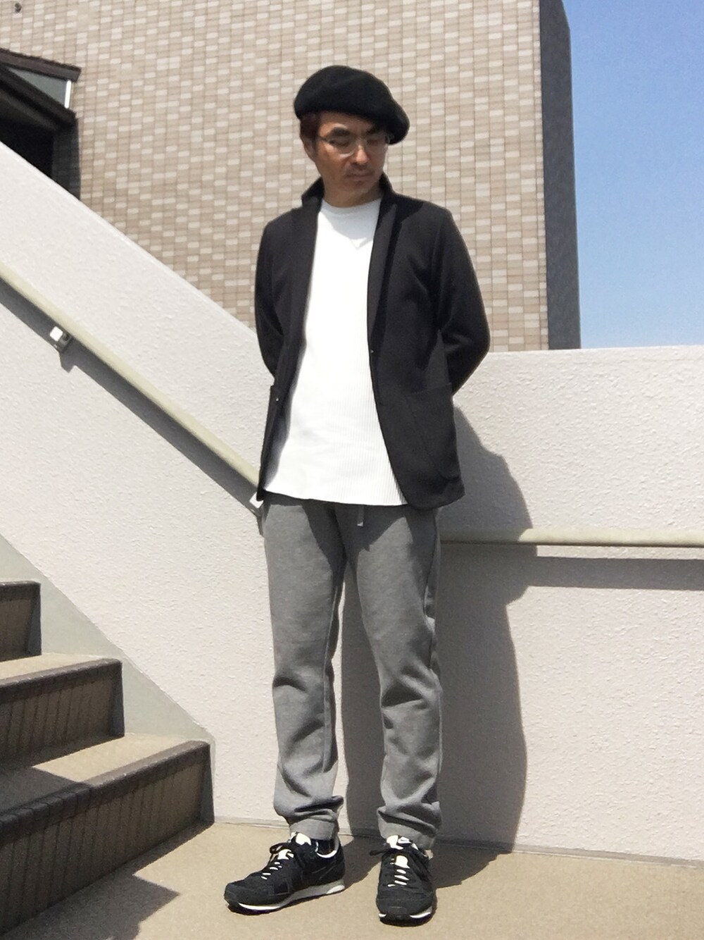 「テーラードジャケット、ベレー帽、ジョガーパンツ、ワッフルカットソー、ベレー帽推奨委員会」｜「green label relaxingの【WEB限定】BC ★★ビッグ/ワッフル ロング C/N カットソー（Tシャツ/カットソー、ホワイト系）」を使った、Taka＠TeamSixtiesさん（メンズ・169cm）の春コーディネートの1枚目の写真