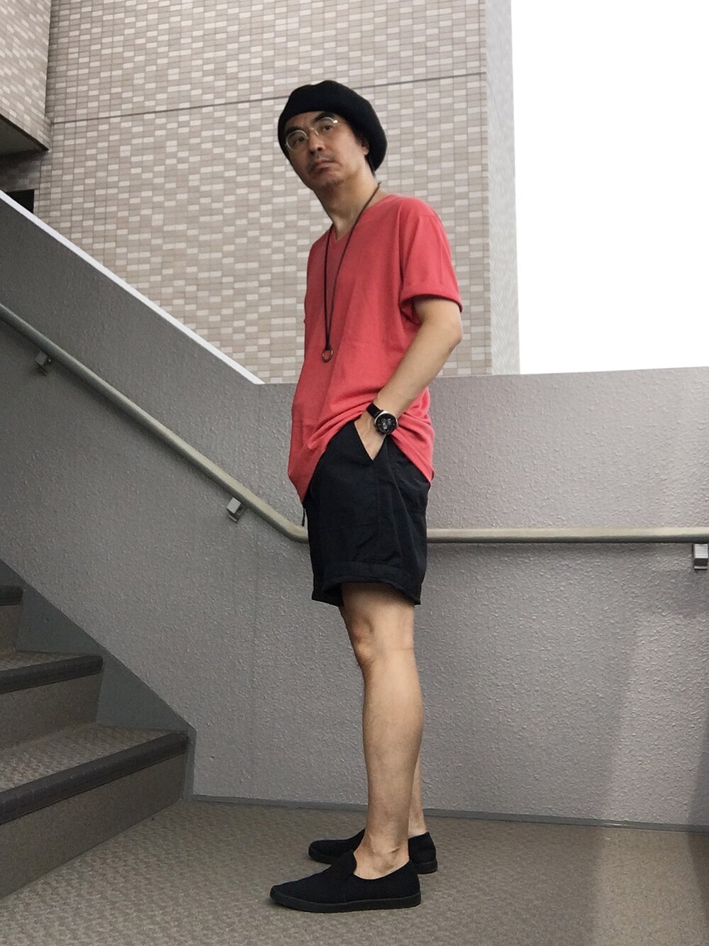 「ベレー帽、ショートパンツ、ネオンカラー、夏コーデ、ベレー帽推奨委員会」｜「UNIQLOのUNIQLO イージーユーティリティーショートパンツ（その他パンツ、ブラック系）」を使った、Taka＠TeamSixtiesさん（メンズ・169cm）の夏コーディネートの1枚目の写真