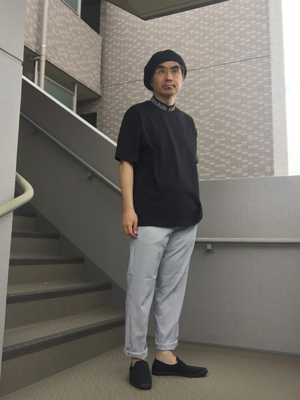 「ベレー帽、シアサッカー、モックネック」｜「GUのGU ヘビーウェイトビッグモックネックT(半袖)TG（Tシャツ/カットソー、ブラック系）」を使った、Taka＠TeamSixtiesさん（メンズ・169cm）の春コーディネートの1枚目の写真