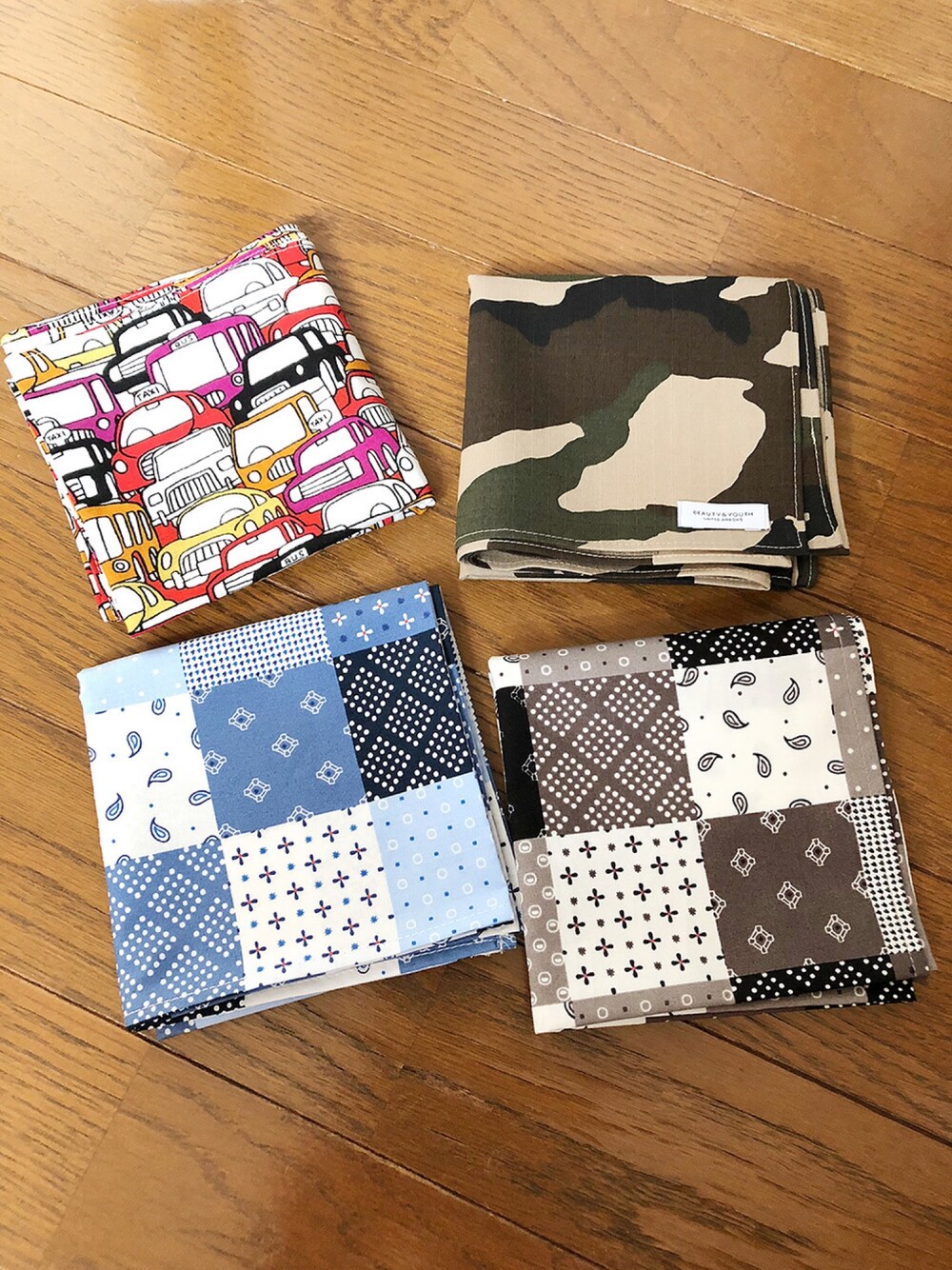 「ハンカチ」｜「green label relaxingのパッチワーク ハンカチ（ハンカチ/ハンドタオル、ブルー系）」を使った、Taka＠TeamSixtiesさん（メンズ・169cm）の夏コーディネートの1枚目の写真