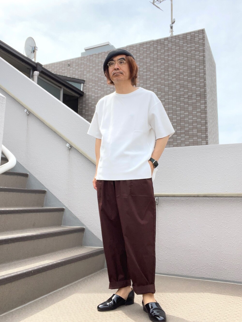 「ベレー帽、バルーンパンツ、スポックシューズ」｜「ADAM ET ROPE'のカノコスリットT（Tシャツ/カットソー、ホワイト系）」を使った、Taka＠TeamSixtiesさん（メンズ・169cm）の春コーディネートの1枚目の写真