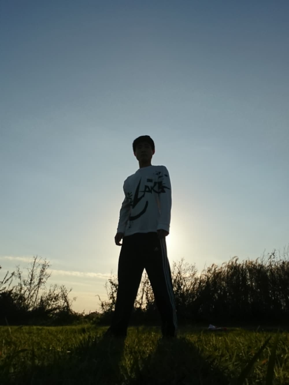 「ラーキンス」｜「ｌａｒｋｉｎｓの【LARKINS/ラーキンス】長袖クルーネックスプラッシュプリントTシャツ（Tシャツ/カットソー、ホワイト系）」を使った、refaさん（メンズ・173cm）の秋コーディネートの1枚目の写真