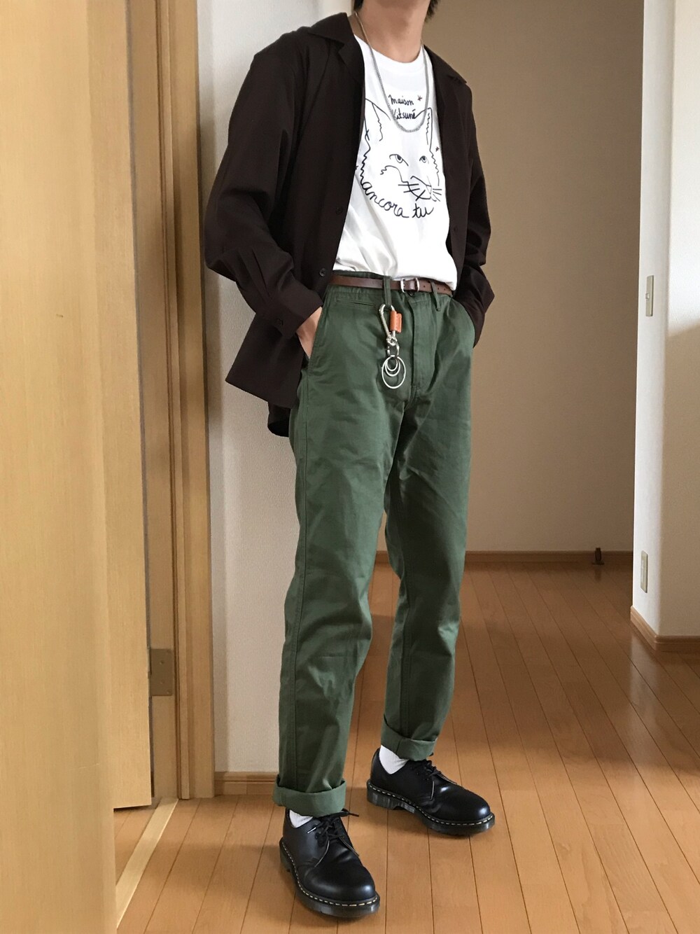 「秋のコーデ、シンプルコーデ、ロゴT、タックイン、アースカラー、小物、今日のコーデ、いいね、save、フォローお願いします🤑、おしゃれさんと繋がりたい、休日スタイル」｜「GUのアイテム（シャツ/ブラウス、ブラウン系）」を使った、たた君さん（メンズ・175cm）の秋コーディネートの1枚目の写真