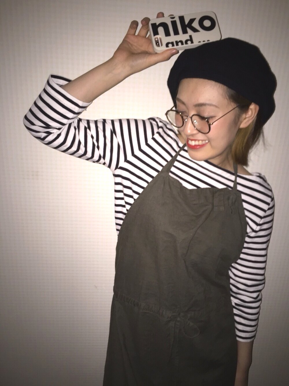 「カジュアルコーデ、カフェ、エプロン、秋のコーデ、休日スタイル、ラクチンコーデ、大人カジュアル、オトナ女子、fashion」｜「niko and...のアイテム（その他小物、ホワイト系）」を使った、serakaodenimsさん（レディース・162cm）の秋コーディネートの1枚目の写真