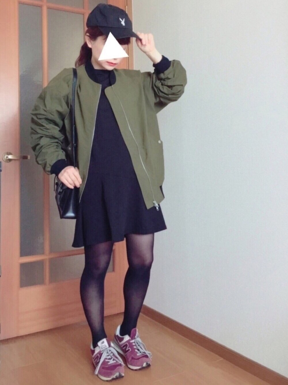 「ZARA、MA-1、ワンピース、キャップ、スニーカー、ビッグシルエット、スポーツミックス、カジュアルコーデ、カーキ、ワンピース×スニーカー」｜「COCO DEALのアイテム（ブルゾン、グリーン系）」を使った、あゆさん（レディース・152cm）の冬コーディネートの1枚目の写真