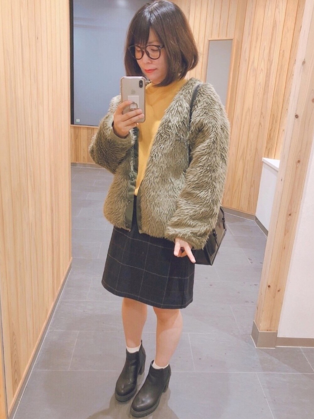 「ラブアンドピース2018、秋コーデ、イエロー、秋、ファー、ブルゾン、カジュアルコーデ、スポーツミックス、UNIQLO、チェック」｜「haco!の＜スザンヌさんコラボ＞ラブ＆ピースプロジェクト　フェイクファーで仕立てたボリュームブルゾン（ブルゾン、グリーン系）」を使った、あゆさん（レディース・152cm）の秋コーディネートの1枚目の写真