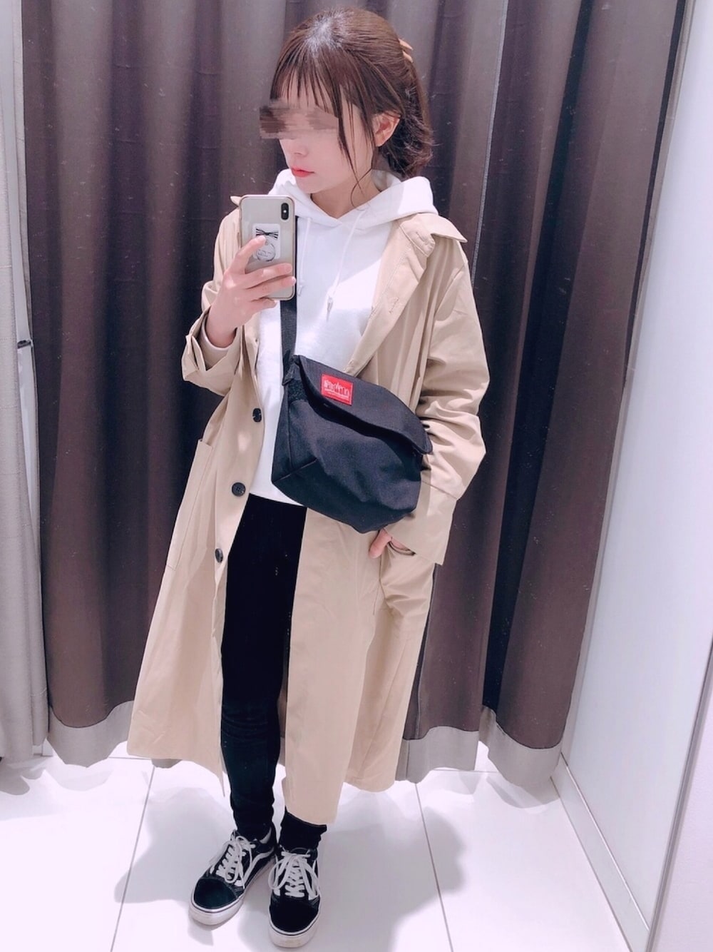 「春コーデ、カジュアルコーデ、パーカー、UNIQLO、スプリングコート、VANS、シンプル、ラクチンコーデ、スポーツミックス」｜「ZOZOの裏毛プルオーバーパーカー（パターンオーダー）/ホワイト【WOMEN】（パーカー、ホワイト系）」を使った、あゆさん（レディース・152cm）の春コーディネートの1枚目の写真