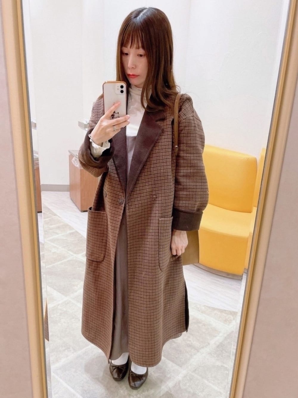 「ワンピース、ブラウン、ブラウンコーデ、アウター、コート、バレエシューズ、低身長コーデ、ootd、オーバーコート、LOWRYS FARM」｜「LOWRYS FARMのメリノＷフェイスリバーシブルコート　882127（その他アウター、ブラウン系）」を使った、あゆさん（レディース・152cm）の冬コーディネートの1枚目の写真