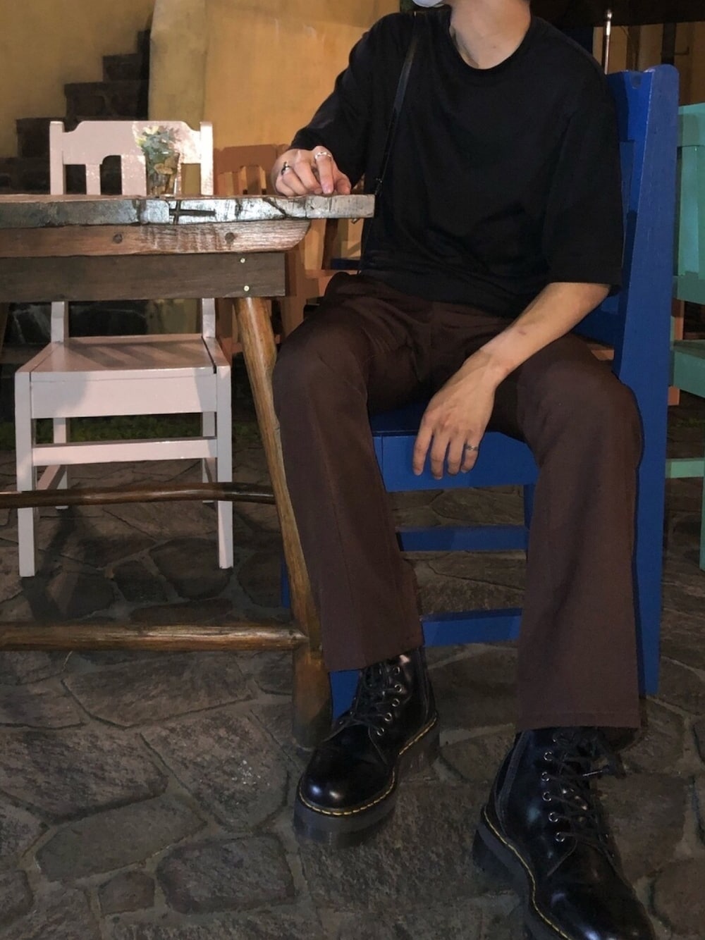 「ビッグシルエット、秋冬コーデ、ブラック、秋色、UNIQLO、ラブアンドピース2020、フレアパンツ、秋のコーデ、いいね、save、フォローお願いします🤑、大学生」｜「UNIQLOのエアリズムコットンオーバーサイズTシャツ（5分袖）（Tシャツ/カットソー、ブラック系）」を使った、としさん（メンズ・171cm）の秋コーディネートの1枚目の写真