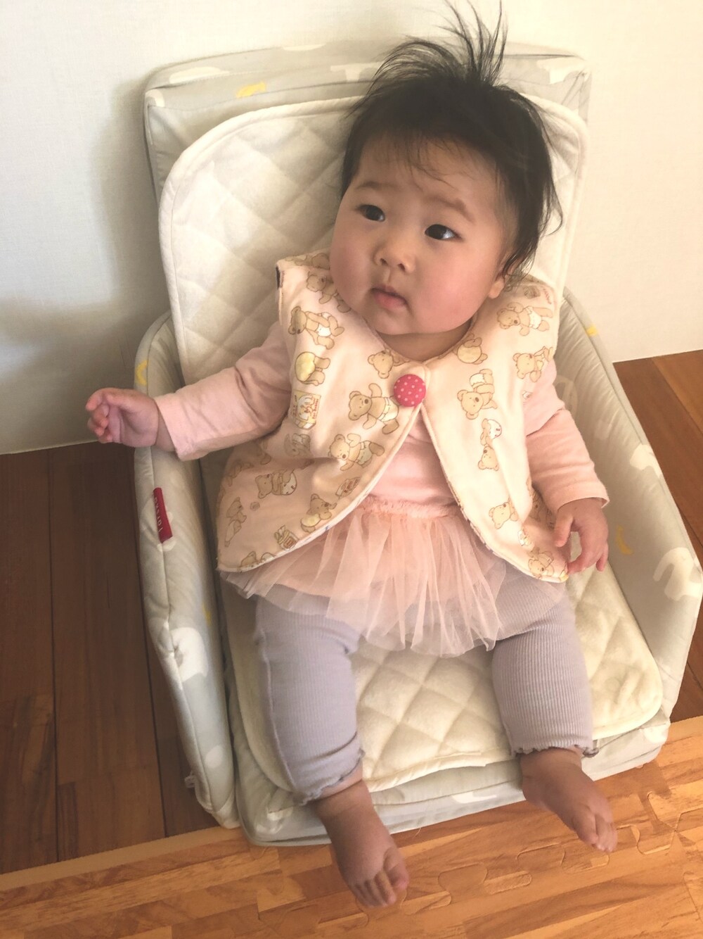 「ハンドメイド、おしゃれさんと繋がりたい、生後6ヶ月、ベビーコーデ、赤ちゃん、60cm、ピンク、ピンク×パープル、チュールスカート、プティマイン」｜「petit mainのオーガニックコットン テレコメロウレギンス（レギンス/スパッツ、パープル系）」を使った、hanamaruさん（キッズ・60cm）の冬コーディネートの1枚目の写真