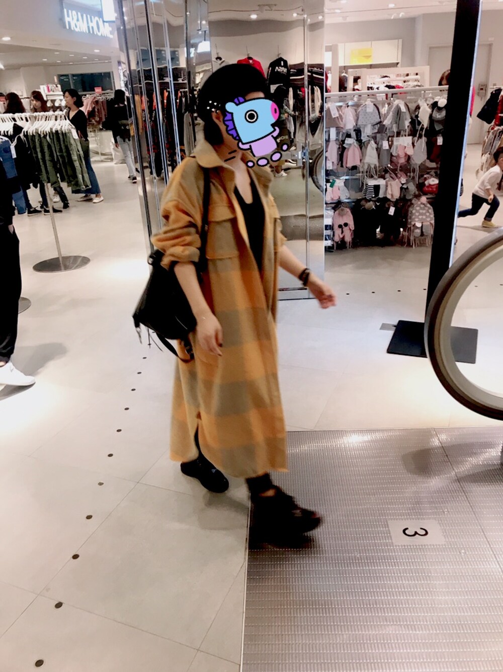 「TAIPEI、ootd、winter」｜「LURE HSUのアイテム（ピーコート、イエロー系）」を使った、Clövër Liuさん（レディース・158cm）の冬コーディネートの1枚目の写真