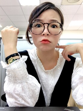 「TORY BURCH（トリーバーチ）のアイテム（腕時計）」を使った、Clövër Liuさん（レディース・157cm）の春コーディネート