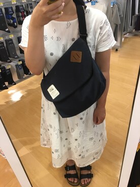 「アイテム（ボディバッグ/ウエストポーチ、ブルー系）」を使った、ししゃもさん（レディース・157cm）の夏コーディネート