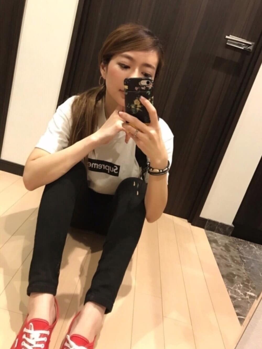 「supreme、シュプリーム、オーセンティック、VANS、ノースフェイス、ストリート、ダンス、リュック、ootd、outfit」｜「Supreme のアイテム（Tシャツ/カットソー、ホワイト系）」を使った、RUIさん（レディース・165cm）の春コーディネートの1枚目の写真