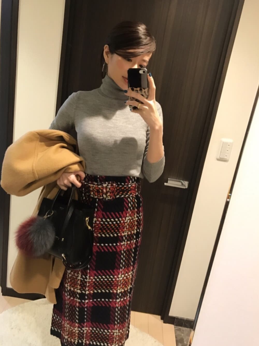 「冬コーデ、シンプル、シンプルコーデ、ユニクロ、ミラオーウェン、チェックスカート、タイトスカート、オトナ女子」｜「Mila Owenのエコファーポケット付コート（その他アウター、イエロー系）」を使った、RUIさん（レディース・165cm）の冬コーディネートの1枚目の写真