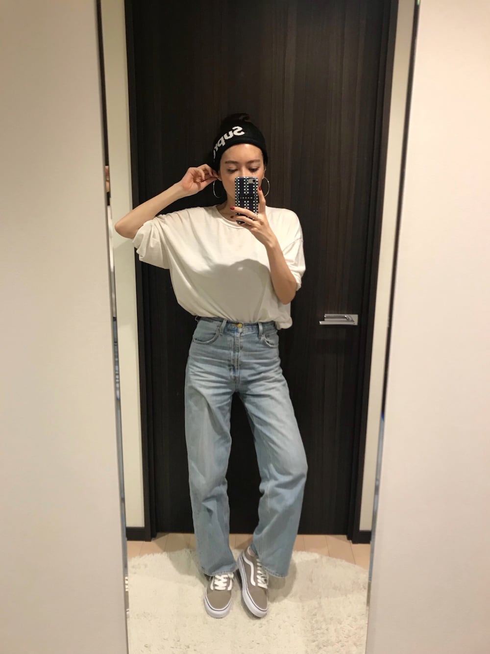 「リンクコーデ、おそろいコーデ、supreme、シュプリーム、VANS、オールドスクール、ワイドデニム」｜「Supreme のアイテム（ヘアバンド、ブラック系）」を使った、RUIさん（レディース・165cm）の秋コーディネートの1枚目の写真