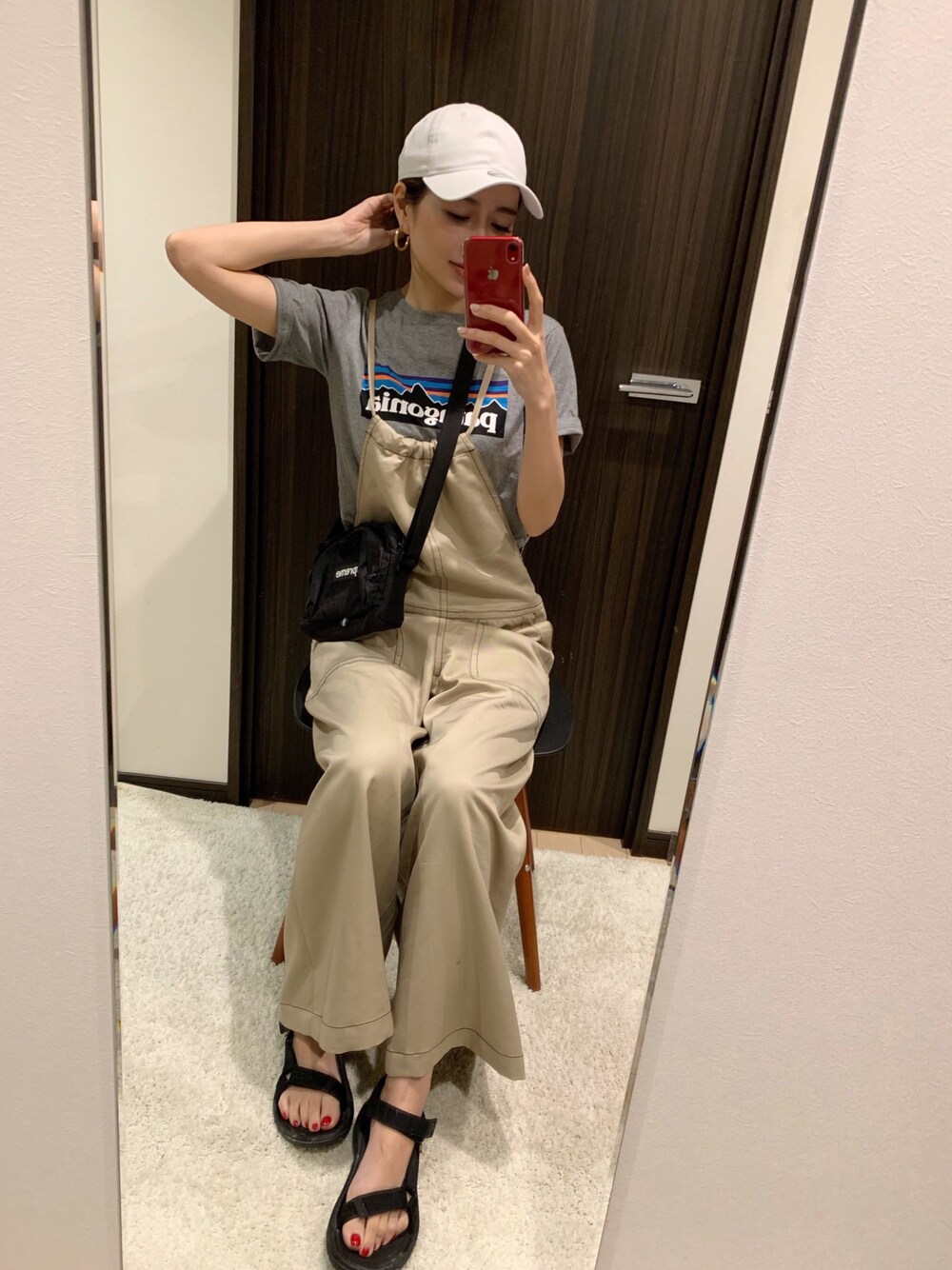 「KBF、春夏コーデ、大人カジュアル、カジュアル、サロペット、サロペットコーデ、キャップ、NEW ERA、patagonia、supreme」｜「NEW ERAのニューエラ キャップ ストラップバック 9TWENTY NEW ERA（キャップ、ホワイト系）」を使った、RUIさん（レディース・165cm）の春コーディネートの1枚目の写真