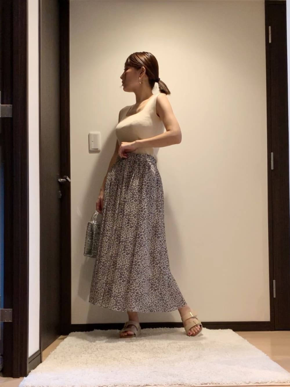 「NOLLEY'S、ノーリーズ、birkenstock、ビルケンシュトック、アリゾナ、夏コーデ、オトナ女子、オトナガーリー、シンプルコーデ」｜「GRLのスクエアネックニットタンクトップ（タンクトップ、ベージュ系）」を使った、RUIさん（レディース・165cm）の夏コーディネートの1枚目の写真
