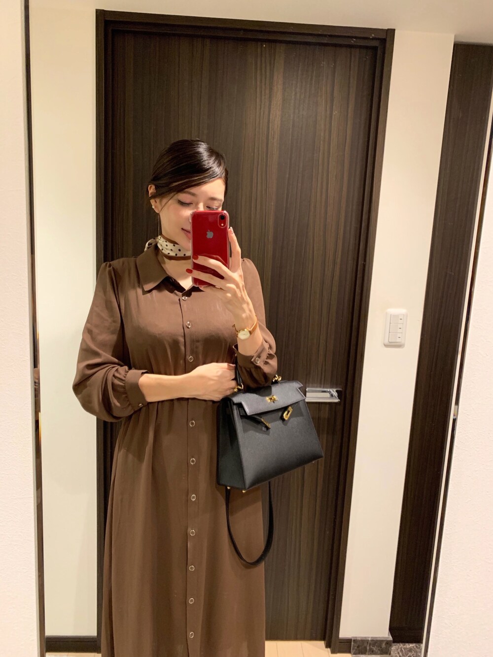 「MAJESTIC LEGON、マジェスティックレゴン、PR、MICHAEL KORS、マイケルコース、秋コーデ、秋のコーデ、ブラウン、オトナガーリー、ワントーンコーデ」｜「FREE'S MARTのハンドルリボンドット柄（バンダナ/スカーフ、ブラウン系）」を使った、RUIさん（レディース・165cm）の秋コーディネートの1枚目の写真