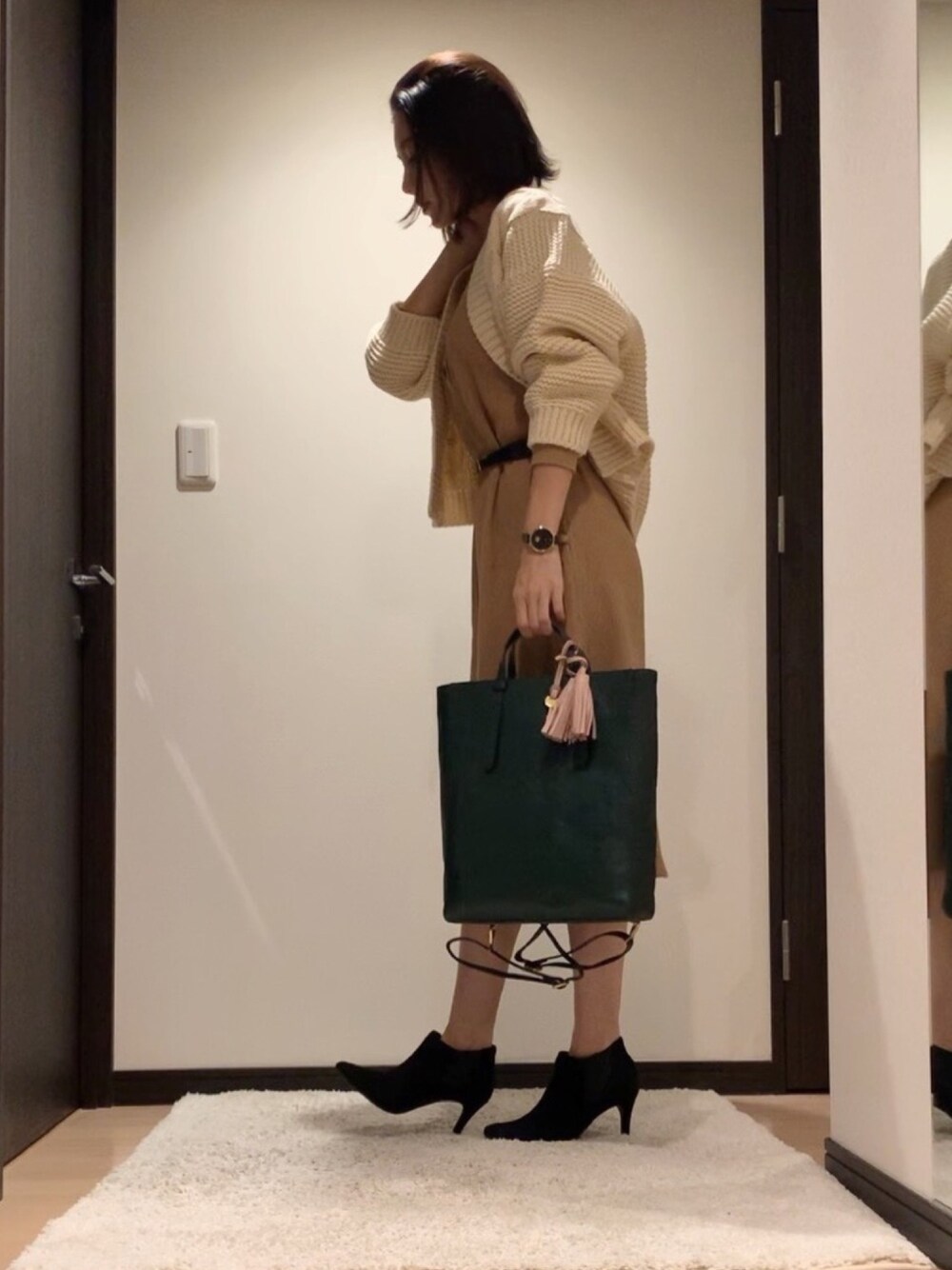 「Fossil、フォッシル、FOSSILSTYLE、PR、nano・universe、ナノユニバース、Sonny　Label、サニーレーベル、秋のコーデ、オフィスカジュアル」｜「URBAN RESEARCH Sonny Labelのケーブルガウンニット（カーディガン/ボレロ、ホワイト系）」を使った、RUIさん（レディース・165cm）の秋コーディネートの1枚目の写真