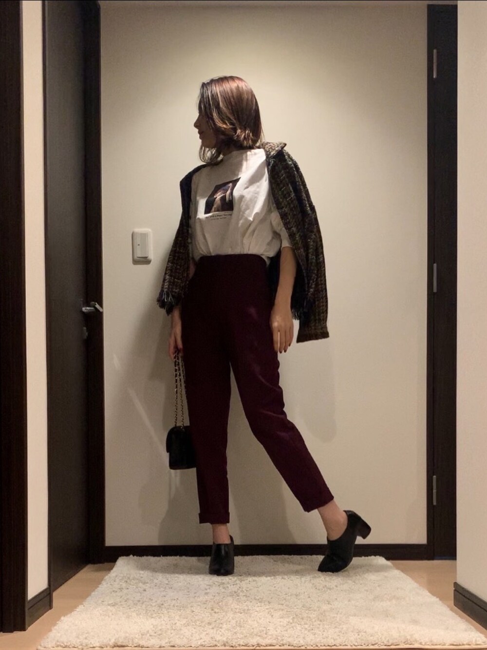 「MONO-MART、モノマート、秋コーデ、秋服、パンツスタイル、ZARA、ザラジョ、ハイウエストパンツ、オトナカジュアル、きれいめカジュアル」｜「JEANASISのツイードリバーシブルショートジャケット/895971（その他アウター、ブラック系）」を使った、RUIさん（レディース・165cm）の秋コーディネートの1枚目の写真