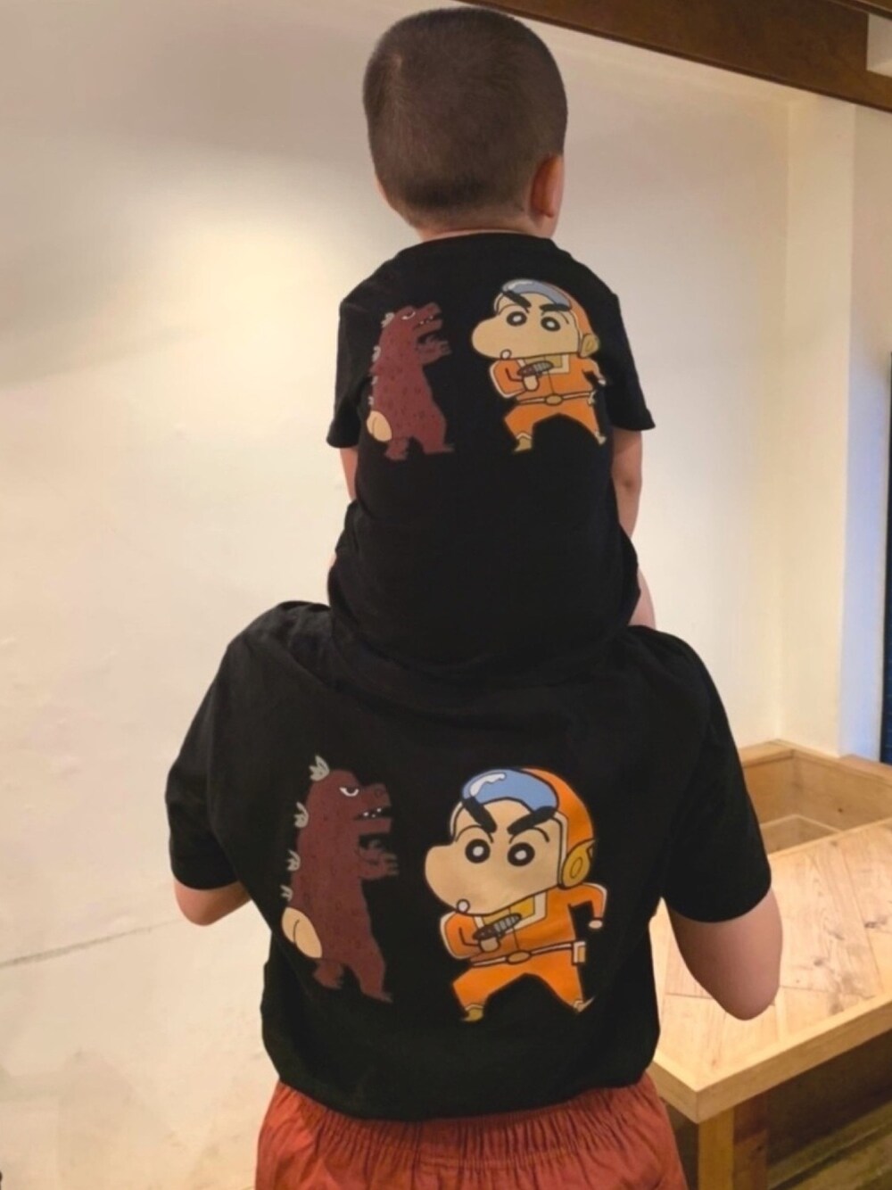 へんてこデザイン　プリーツプリーズ　蟹　カットソー フレンズ シルエット｜Tシャツ｜ユニセックス｜グラニフ(graniph