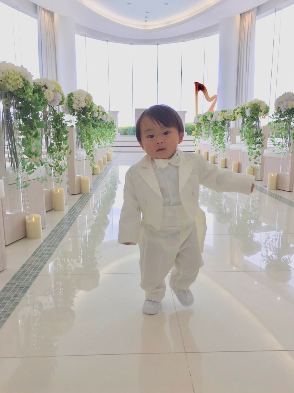 「タキシード、kids、冬、おしゃれさんと繋がりたい、kidsfashion、2018マイベストコーデ、パーティースタイル、新郎、ちび新郎」｜「NETのアイテム（フォーマルスーツ/小物、ホワイト系）」を使った、3710さん（キッズ・90cm）の冬コーディネートの1枚目の写真