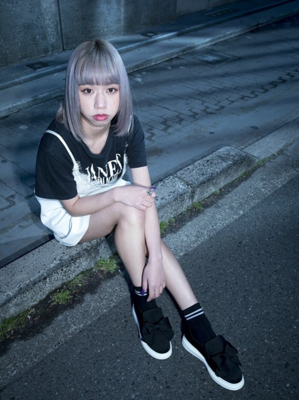 「スニーカー、リボン、ジェフリーキャンベル(Jeffrey Campbell)、JEFFREY CAMPBELL」｜「Jeffrey Campbellのホワイトソールリボン付スリッポン（スリッポン、ブラック系）」を使った、Jeffrey Campbell OFFICIALさん（レディース・157cm）の冬コーディネートの1枚目の写真