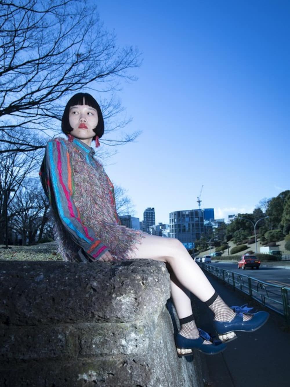 「ベルベット、リボン、パール、ジェフリーキャンベル(Jeffrey Campbell)、JEFFREY CAMPBELL、パールヒール」｜「Jeffrey Campbellのデザインヒールベルベットリボンシューズ（パンプス、ブルー系）」を使った、Jeffrey Campbell OFFICIALさん（レディース・157cm）の春コーディネートの1枚目の写真