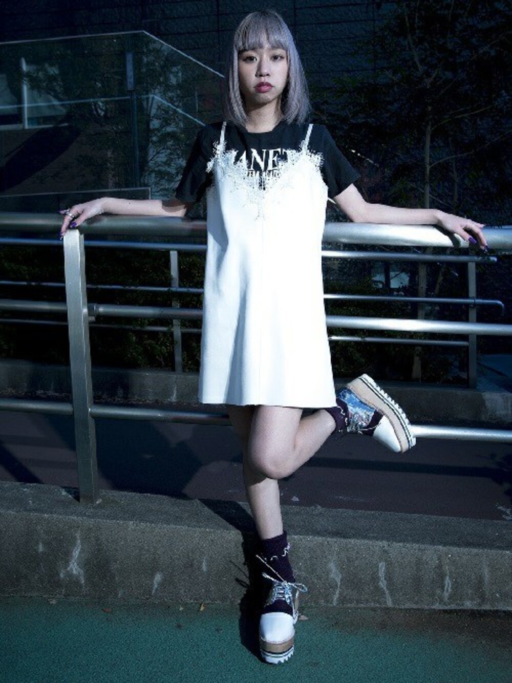 「ワンピース、シルバー、厚底、厚底シューズ、ジェフリーキャンベル(Jeffrey Campbell)、JEFFREY CAMPBELL、シルバーシューズ、セパレート」｜「Jeffrey Campbellの厚底レースアップシューズ（その他シューズ、ホワイト系）」を使った、Jeffrey Campbell OFFICIALさん（レディース・157cm）の春コーディネートの1枚目の写真