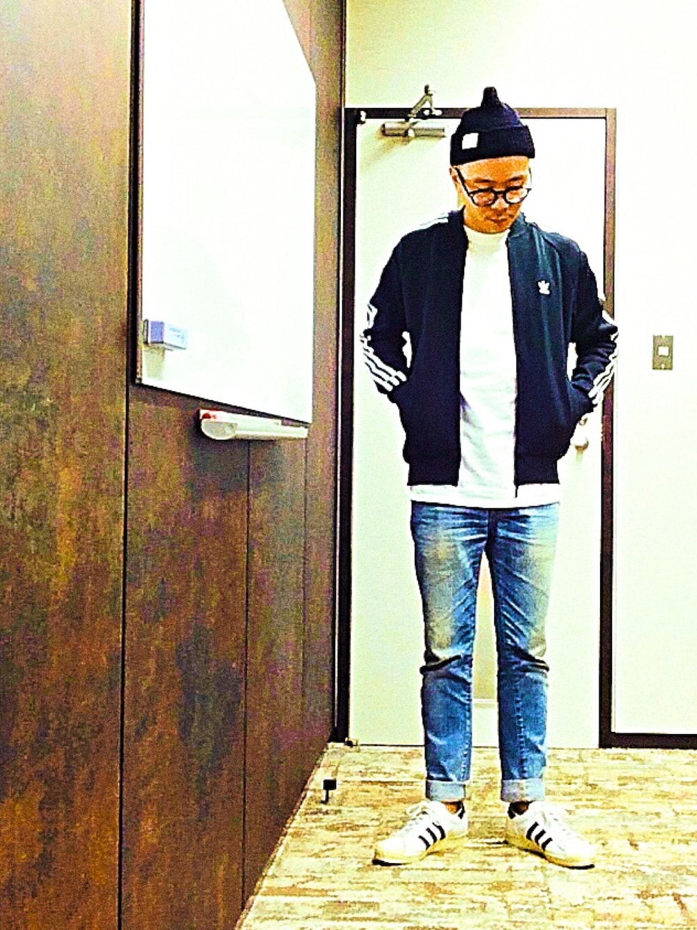 「大人カジュアル、おしゃれさんと繋がりたい、いい友連合、ジャージ、adidas」｜「adidasの【adicolor】 ジャージ [ADICOLOR TRACK TOP B]（ジャージ、ブラック系）」を使った、タイスケさん（メンズ・177cm）の秋コーディネートの1枚目の写真