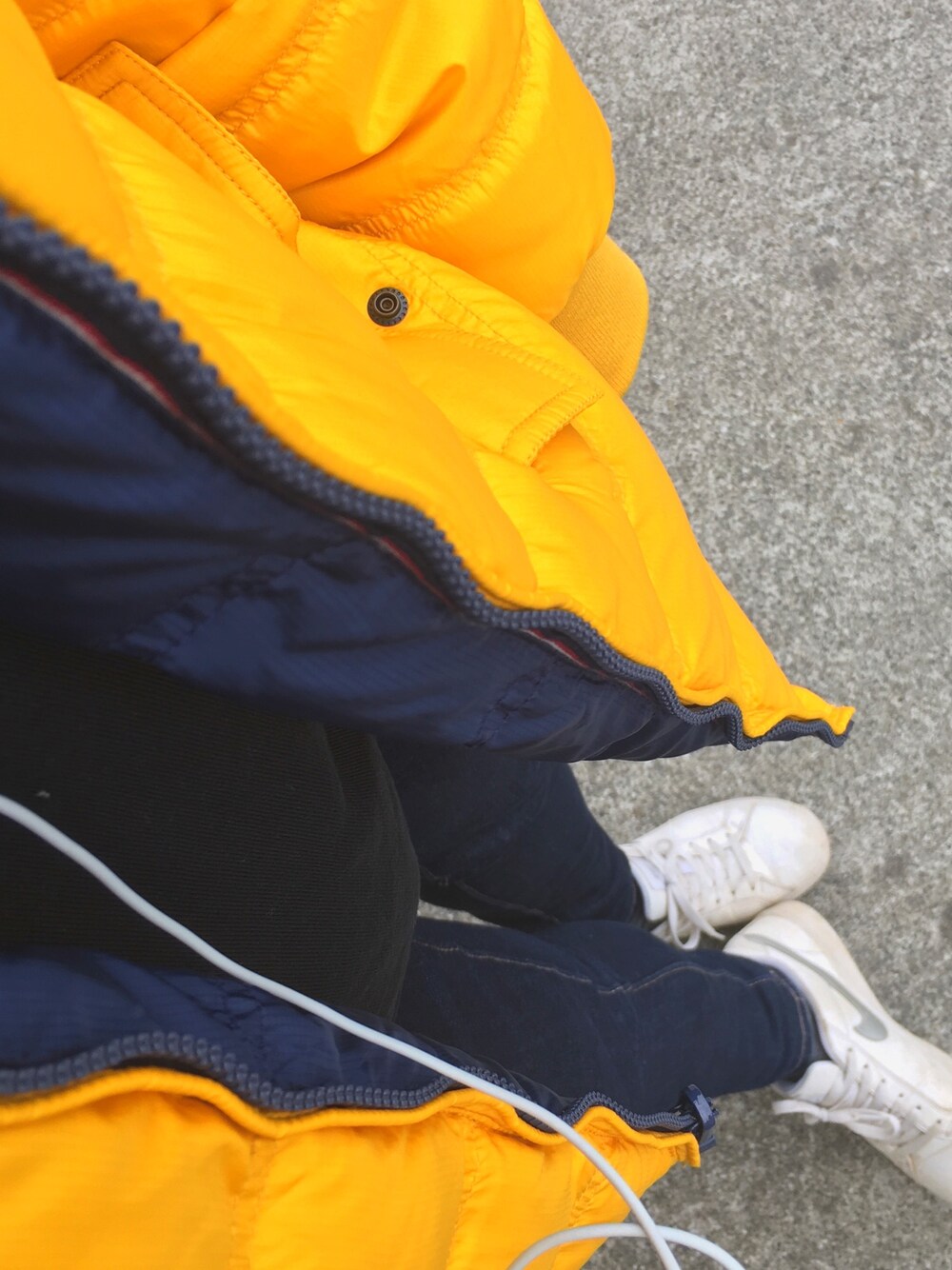 「カジュアル、TOMMY HILFIGER、GAP、NIKE、泊まり」｜「TOMMY HILFIGERのアイテム（ダウンジャケット/コート、その他）」を使った、リサ🌷🐰☁️さん（レディース・162cm）の冬コーディネートの1枚目の写真