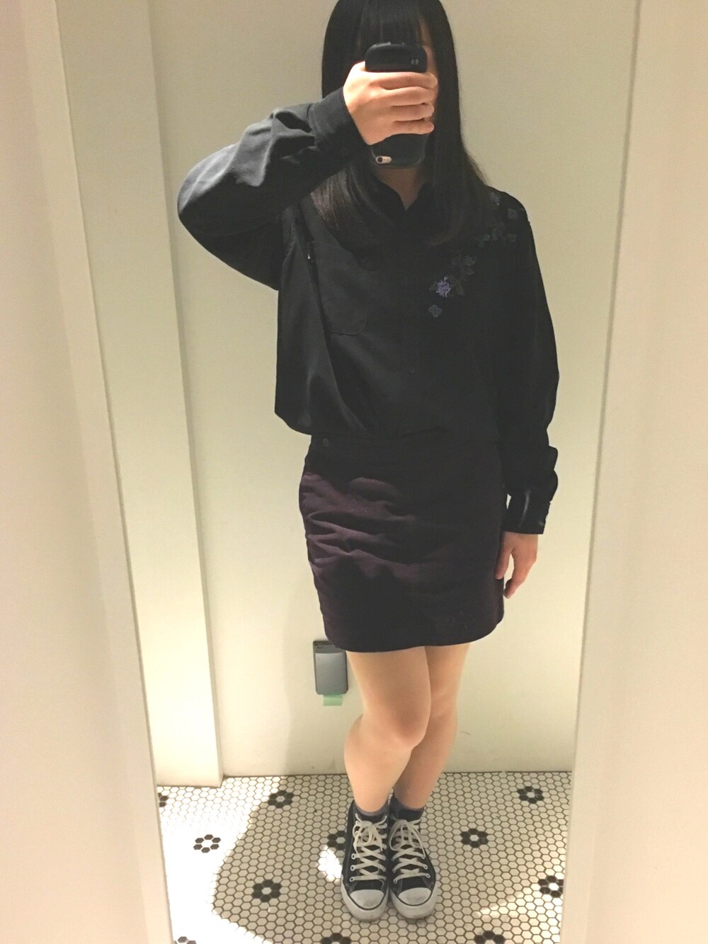 「urth caffe」｜「Banana Republicのアイテム（スカート、パープル系）」を使った、リサ🌷🐰☁️さん（レディース・162cm）の冬コーディネートの1枚目の写真