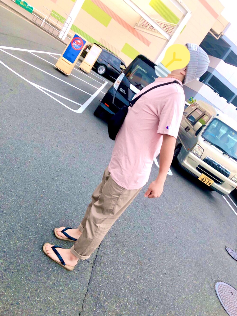「今日のコーデ、夏、雪駄、カジュアル、ピンク、ピンクベージュ」｜「しまむらのアイテム（ニットキャップ/ビーニー、シルバー系）」を使った、タロウさん（メンズ・170cm）の夏コーディネートの1枚目の写真