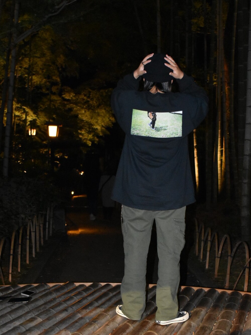 「おしゃれさんと繋がりたい、オトナカジュアル、シンプル、ゆるコーデ、カジュアル、converse、kobore、黒、カーキ」｜「GUのアイテム（Tシャツ/カットソー、ブラック系）」を使った、라이(22)さん（レディース・153cm）の秋コーディネートの1枚目の写真
