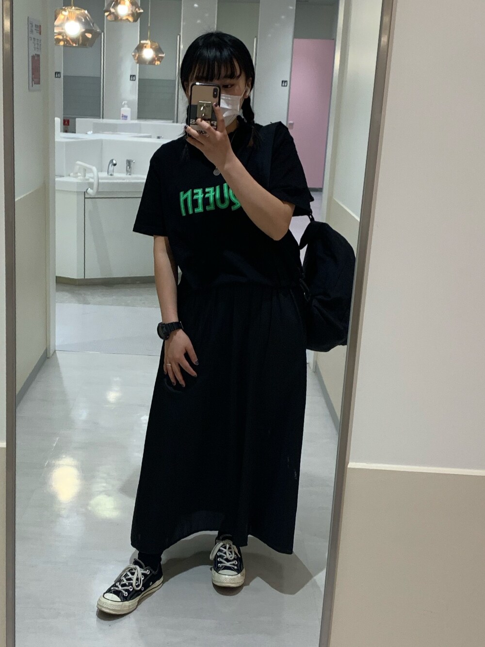 「カジュアル、いいね、save、フォローお願いします🤑、お洒落さんとつながりたい、今日のコーデ、低身長、GU、シンプル、ラフ、黒、コンバース」｜「GUのアイテム（Tシャツ/カットソー、ブラック系）」を使った、라이(22)さん（レディース・153cm）の春コーディネートの1枚目の写真