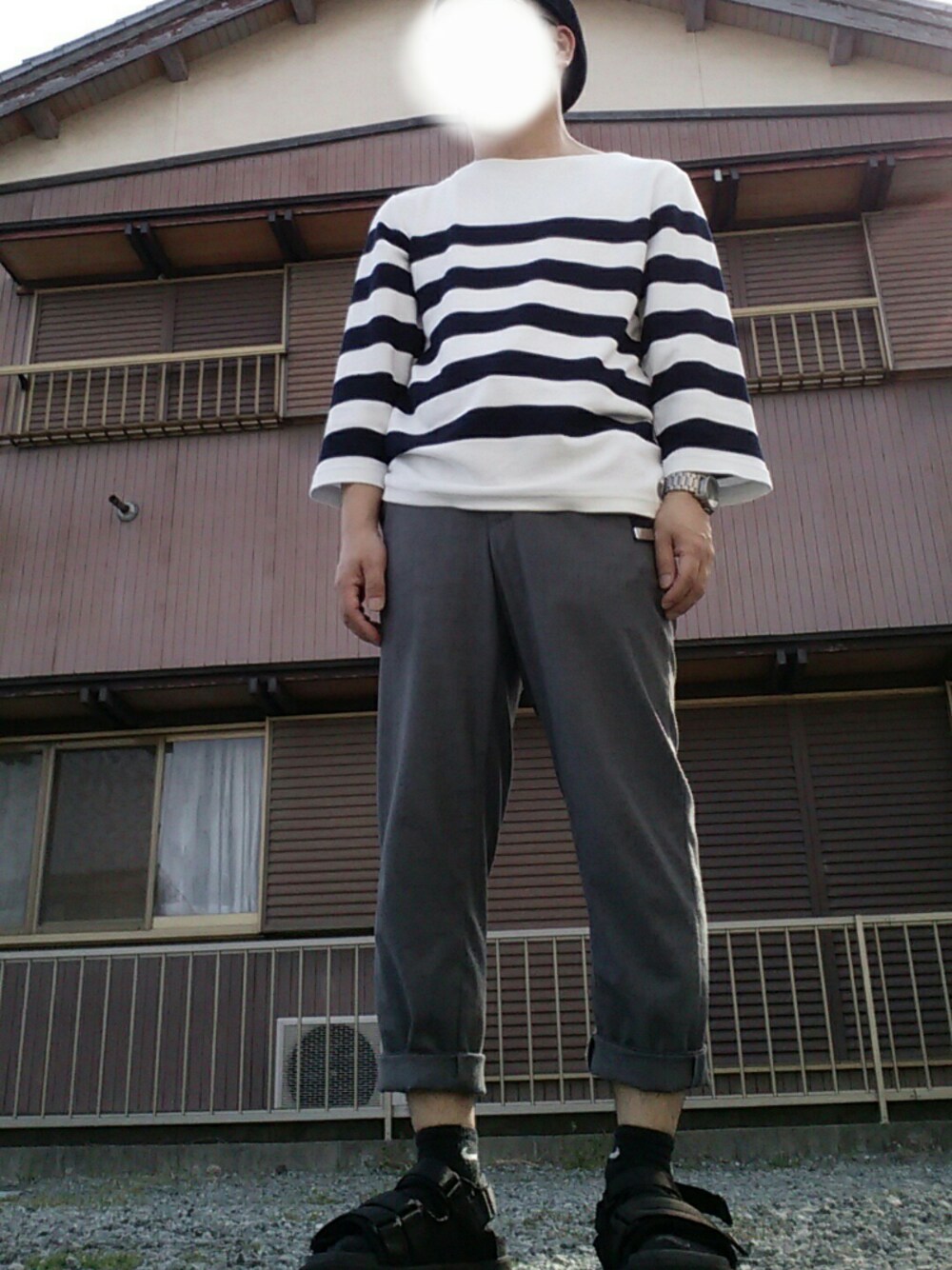 「ラフコーデ、グレーパンツ、退院、復活」｜「URBAN RESEARCHのURiD　2WAY TWILL STRETCH JODHPURS（その他パンツ、グレー系）」を使った、よっさんさん（メンズ・168cm）の春コーディネートの1枚目の写真