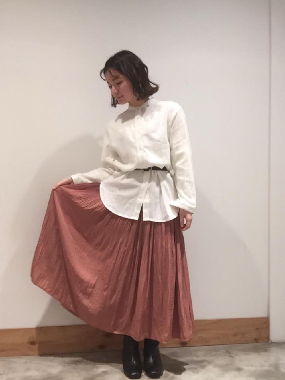 「春カラー、楽ちんコーデ、2021春新作、今買って春まで着られる、キレイめカジュアル」｜「coenの【一部店舗限定】シンプルショートブーツ（ブーツ、ブラック系）」を使った、coen KARENさん（レディース・157cm）の冬コーディネートの1枚目の写真