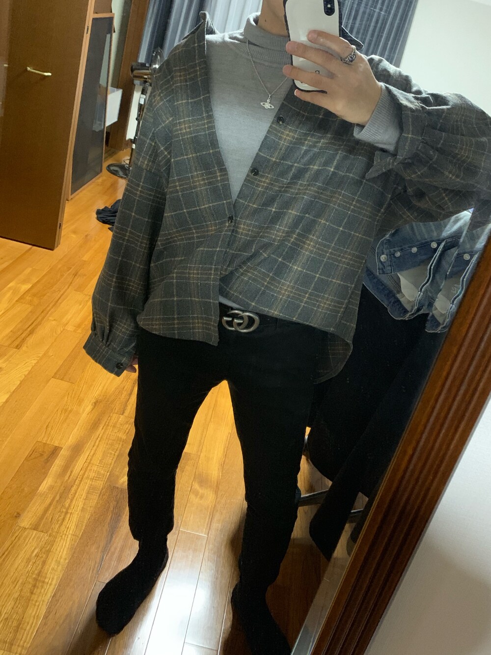 「おしゃれさんと繋がりたい、黒、大人カジュアル、カジュアルコーデ、モノトーン派？カラーコーデ派？、ootd、オーバーサイズ、いいね、save、フォローお願いします🤑、春」｜「neosの【neos -addictive design-】ワイドシルエット ビッグチェックシャツ（ブルゾン、グレー系）」を使った、Makiさん（メンズ・178cm）の冬コーディネートの1枚目の写真