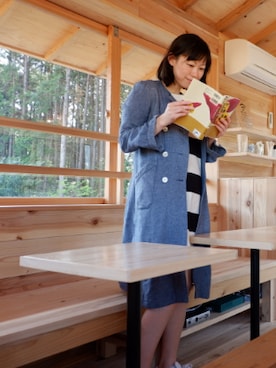 「BEAMS BOY（ビームスボーイ）のアイテム（チェスターコート）」を使った、花咲トキさん（レディース・167cm）の春コーディネート