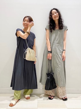 「LOWRYS FARM（ローリーズファーム）のウッドバングル　880326（バングル/リストバンド）」を使った、YUKARIさん（レディース・169cm）の夏コーディネート